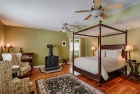 Photograph of Hopkins Ordinary Bed And Breakfast, Sperryville