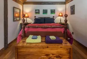 Photograph of Woods Hole Hostel & Mountain Retreat, Pearisburg