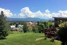 Photograph of Mayneview B&B, Luray