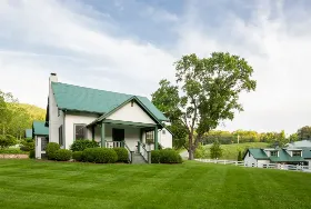 Photograph of Natural Retreats Herdsman Cottage, Warm Springs