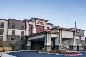 Photograph of Hampton Inn & Suites, DuPont