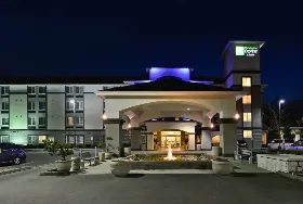 Photograph of Holiday Inn Express, Lakewood