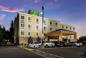 Photograph of La Quinta Inn & Suites, Auburn