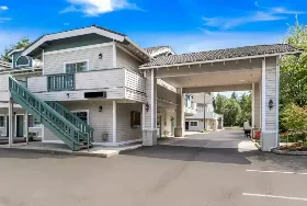 Photograph of Quality Inn, Bainbridge Island