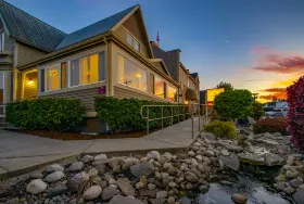 Photograph of Anaco Inn, Anacortes