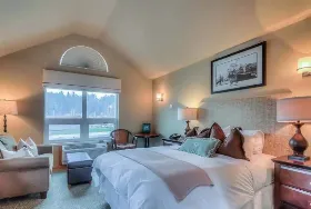 Photograph of The Maritime Inn, Gig Harbor