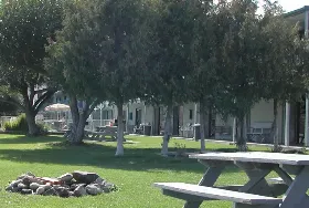 Photograph of Lake Pateros Inn, Pateros