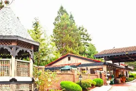Photograph of Coachman Inn, Oak Harbor