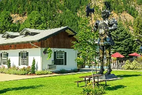 Photograph of Der Ritterhof Motor Inn, Leavenworth