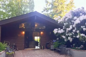 Photograph of Whispering Firs B&B Lodge, Mount Vernon