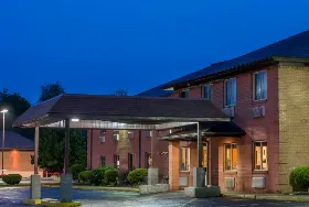Photograph of Super 8, Fairmont