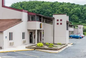 Photograph of Super 8, Bridgeport