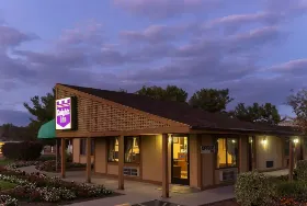 Photograph of Knights Inn, Martinsburg