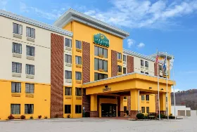 Photograph of La Quinta Inn & Suites, Elkview