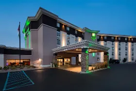 Photograph of Holiday Inn Milwaukee Riverfront, Milwaukee