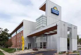 Photograph of Hotel Of The Arts Days Inn Milwaukee,