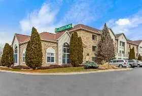 Photograph of La Quinta Inn & Suites, Delafield