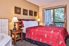 Photograph of The Pointe Hotel & Suites, Minocqua