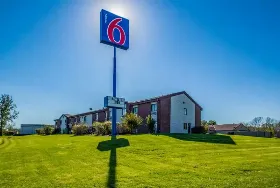 Photograph of Motel 6, Saukville