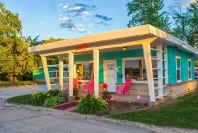 Photograph of Motel 57, Sturgeon Bay