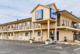 Photograph of Motel 6, Oshkosh