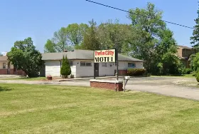 Photograph of Twin City Motel, Neenah