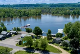Photograph of Eagle's Roost Resort, Cassville