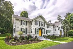 Photograph of Bailey House Bed & Breakfast, Williams Bay