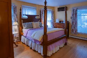 Photograph of White Lace Inn, Sturgeon Bay