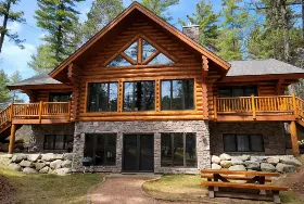 Photograph of Whispering Pine Lodge, Saint Germain