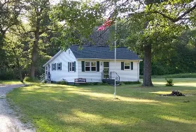 Photograph of Bay Breeze Cottage, Oconto