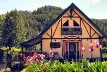 Photograph of A Book For All Seasons & Innsbrucker Inn, Leavenworth